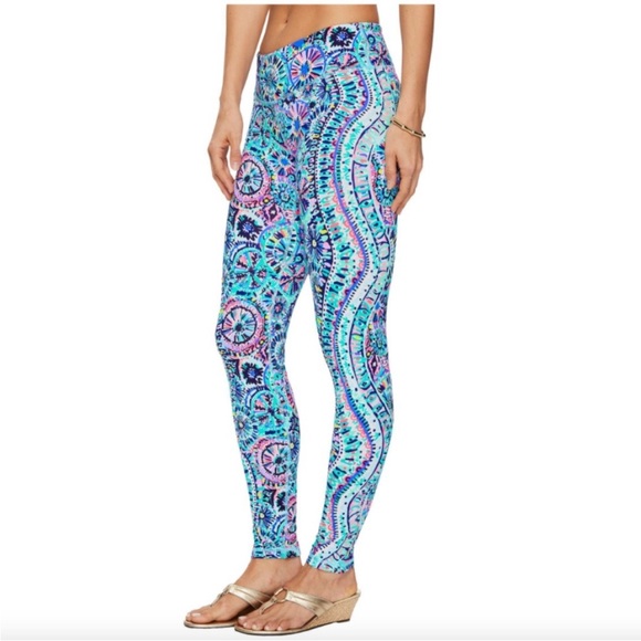 Lilly Pulitzer Luxletic Weekender Leggings Multi The Swim Engineered Size L - Picture 3 of 8